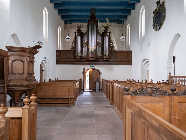 Overzicht interieur naar het westen